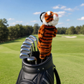 Golfbag med dyre kølle-cover på banen